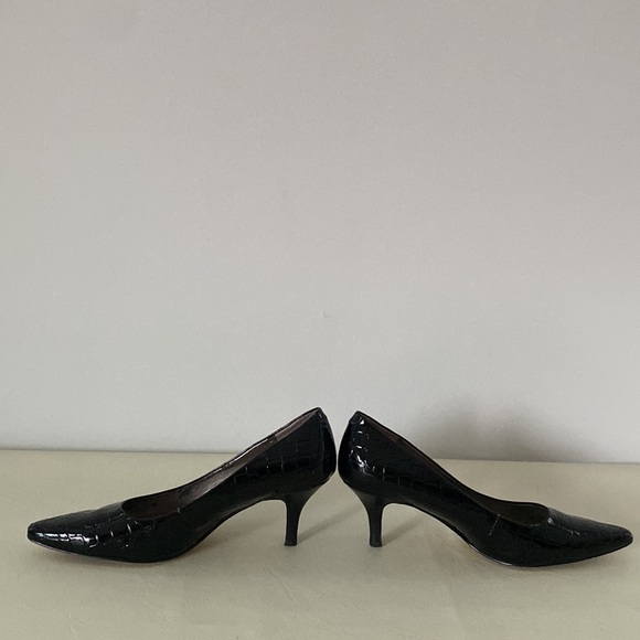 Bandolino black alligator faux leather shoes with kitten heels & pointed toe. 6M - Picture 13 of 14